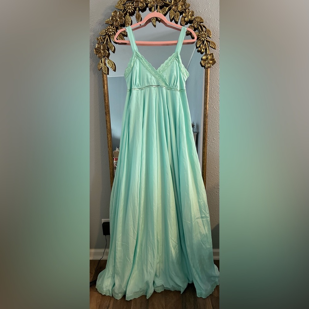 JessaKae Aftershow Dress - Medium - Picture 3 of 5